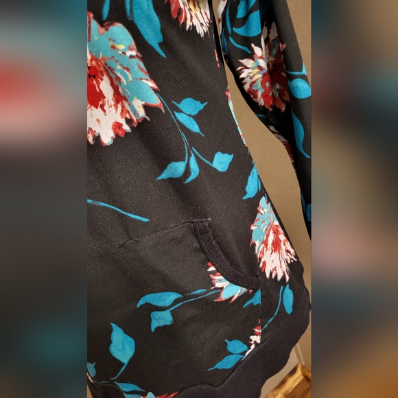 Lildy Super Soft Hoodie Sweatshirt Black Floral Size Small/Medium Turquoise Red - Picture 7 of 9